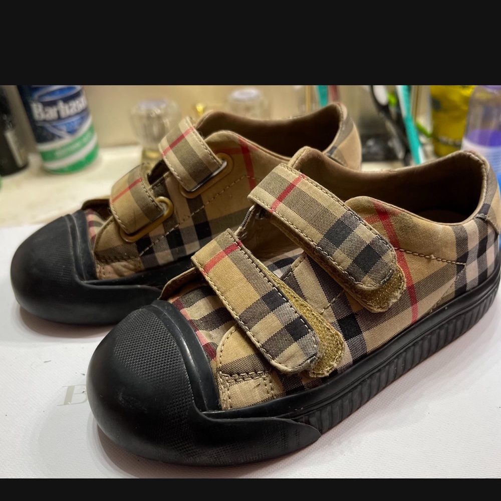 Kids Burberry shoes.. unisex.. size 29… 11c could use slight cleaning ..